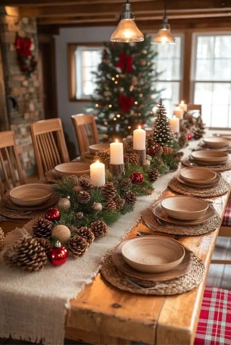 Barn Christmas Table, Rustic Table Christmas Decor, Dining Table Design For Christmas, Christmas Cone Ideas, Cozy Christmas Dining Room, Christmas Rustic Wedding Ideas, Burlap Christmas Table Decor, Christmas Rustic Table Decor, Dining Table Christmas Ideas