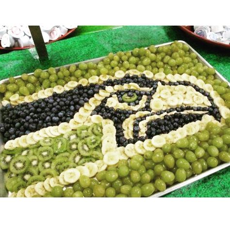 Dana Perrault created this amazing #Seahawks fruit platter for game day! Isn't it awesome? Seahawks Food, Seahawks Cake, Fruit Tray Ideas, Seahawks Party, Football Super Bowl, Duck Party, Seattle Seahawks Football, Football Snacks, Super Bowl Football