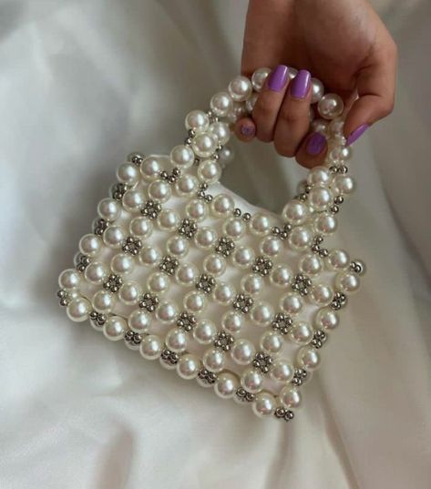 Pearls Bag, Diy Bag Charm, Pearl Bags, Hand Beaded Bag, Bead Bag, Beaded Clutch Bag, Sac Diy, Bead Weaving Tutorials, Diy Bag Designs