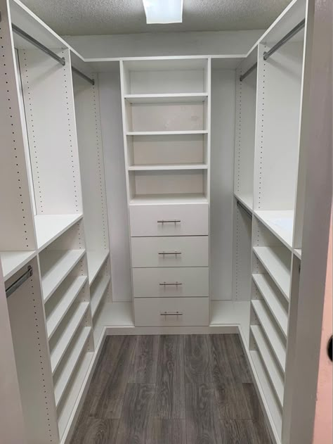 Small Walkin Closet Ideas Layout, Small Walkin Closet Ideas, Narrow Walk In Closet Ideas, Small Walk In Closet Ideas Layout, Walkin Closet Ideas, Walk Closet, Small Walkin Closet, Closet Layouts, Narrow Walk In Closet