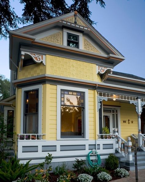 Yellow Victorian Cottage. A beautiful painted lady! Yellow Victorian House, Yellow House Exterior, Victorian Exterior, Beautiful Small Homes, Yellow Cottage, Yellow House, Exterior Color Schemes, Victorian Cottage, Yellow Houses