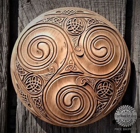 Celtic Wood, Celtic Viking, Violin Art, Cnc Ideas, Dremel Carving, Relief Carving, Drinking Horn, Carved Wood Sculpture, Cnc Art