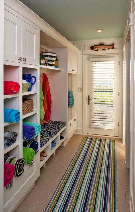 mudroom | Francesca Owings Interior Design Pool House Storage, Pool Changing Room, Pool House Bathroom, Pool House Decor, Living Pool, Pool Bathroom, House Of Turquoise, Pool Rooms, Laundry Mud Room