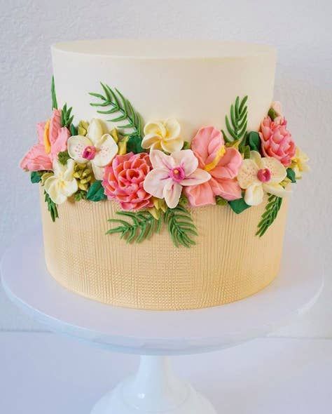 Cream Lounge, Hawaiian Baby Showers, Hawaiian Cake, Thread And Needle, Buttercream Flower Cake, Cake Artist, Buttercream Flowers, Fashion Cakes, Gorgeous Cakes