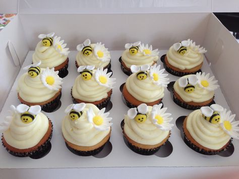 Bumblebee cupcakes Bumblebee Cupcakes Ideas, Mama To Bee Cupcakes, Bee Themed Cupcakes, Bumblebee Cupcakes, Bumble Bee Cupcakes, Bee Birthday Cake, Bumble Bee Cake, Daisy Cupcakes, October Baby Showers