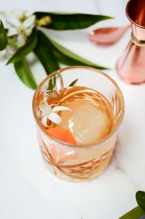 This Sip of Spring Elderflower Old-Fashioned puts a tasty spring twist on the classic bourbon cocktail. #oldfashionedrecipes #bourbonrecipes #easterrecipes Cocktails Ideas, Classy Cocktails, Elderflower Cocktail, Old Fashioned Wedding, Whiskey Recipes, Old Fashioned Drink, Bourbon Cocktail, Types Of Cocktails, Beautiful Dinner