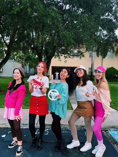 Sugar Rush Racers Costumes, Sugar Rush Wreck It Ralph, Wreck It Ralph Costume, Duo Ideas, Racer Costume, Girl Group Halloween Costumes, Disney Duos, Rush Week, Halloween Group