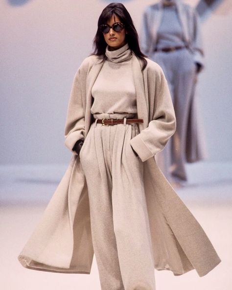 Virgo Mood on Instagram: “Yasmeen Ghauri, Les Copains 1993” Classic Couture Fashion, Yasmeen Ghauri Style, Classic Runway Fashion, 90s Fall Runway, 2021 Runway Fashion, Yasmeen Ghauri Outfit, 90’s Runway, 80s Elegant Fashion, Runway Fashion Winter