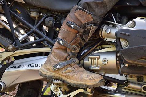 Adventure Motorcycle - Review: Forma Adventure Boots Hjc Helmet, Gray Motorcycle, Motorcycle Adventure Travel, Moto Girl, Mx Boots, Motorcycle Magazine, Adventure Motorcycle, Adventure Boots, Biker Gear