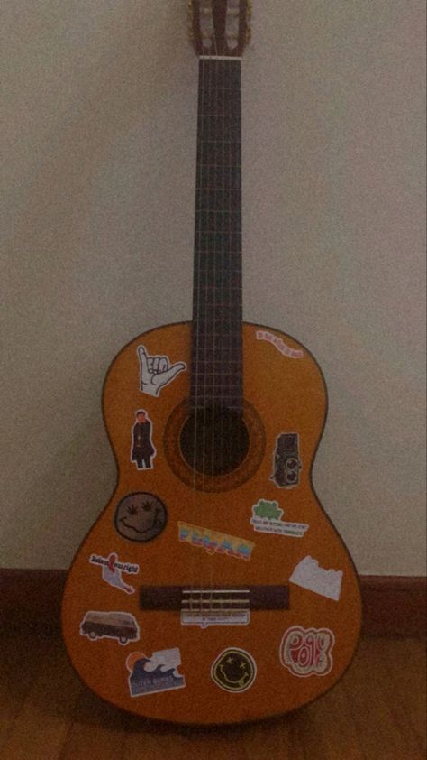 Sticker Guitar Aesthetic, Acoustic Guitar Stickers Ideas, Acoustic Guitar Aesthetic Stickers, Acoustic Guitar Decoration, Guitar Covered In Stickers, Guitar With Stickers Aesthetic, Stickers On Guitar Acoustic, Guitar Stickers Aesthetic, Stickers On Guitar