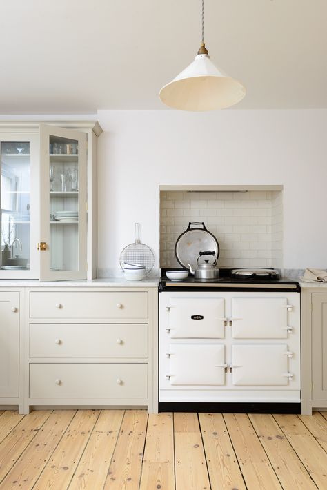 glazed countertop cupboards and simple pan drawers by deVOL Aga Kitchen, Shaker Style Kitchen Cabinets, Devol Kitchens, Shaker Style Kitchens, English Kitchens, Kitchen Cabinet Styles, Cottage Kitchens, Kitchen Farmhouse, Shaker Kitchen