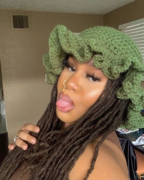 Blk Aesthetic, 2024 Crochet, Cardigans Crochet, Earthy Girl, Green Bucket Hat, Hat Aesthetic, Diy Crochet Bag, Crochet Ruffle, Mode Crochet