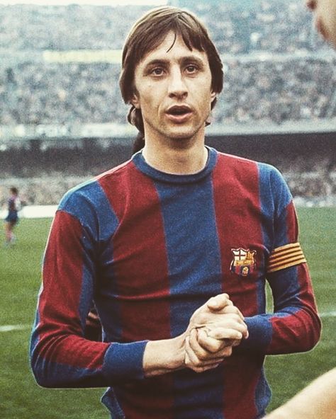 Johan Cruyff, Football Icon, Football Is Life, Fc Barcelona, Football Shirts, Rap, Barcelona, Soccer, Vintage Fashion