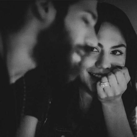 Couples Eyes Contact, Love Couple Images, Couple Picture Poses, Cute Couples Hugging, Love Couple Photo, I'm With The Band, Erkenci Kuş, Relationship Goals Pictures, Cute Couple Art