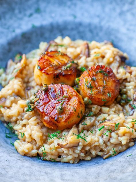 Pan-Seared Scallops with Mushroom Risotto (video) - Tatyanas Everyday Food Scallops With Risotto, Creamy Mushroom Risotto, Butter Poached Lobster, Crab Pasta, Creamy Crab, Pan Seared Scallops, Zesty Sauce, Seared Scallops, Scallop Recipes