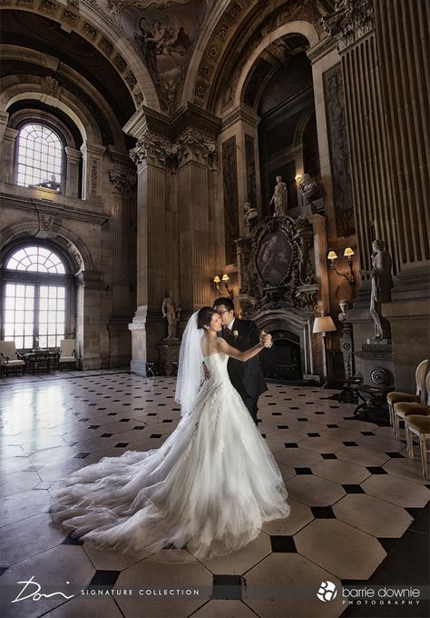 Chinese wedding couple first dance castle wedding in UK Chinese Wedding Photoshoot Aesthetic, Chinese Wedding Photography, Castle Wedding Photos, Chinese Wedding Photoshoot, Royal Wedding Aesthetic, Wedding Stairs, Chinese Wedding Photos, Zombie Wedding, Wedding Castle