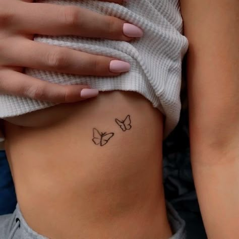 Rib Tattoos For Women, Tattoo Placements, Small Butterfly Tattoo, Inspiration Tattoos, Tiny Tattoo, Butterfly Tattoo Designs, Cute Tattoos For Women, Discreet Tattoos, Dainty Tattoos