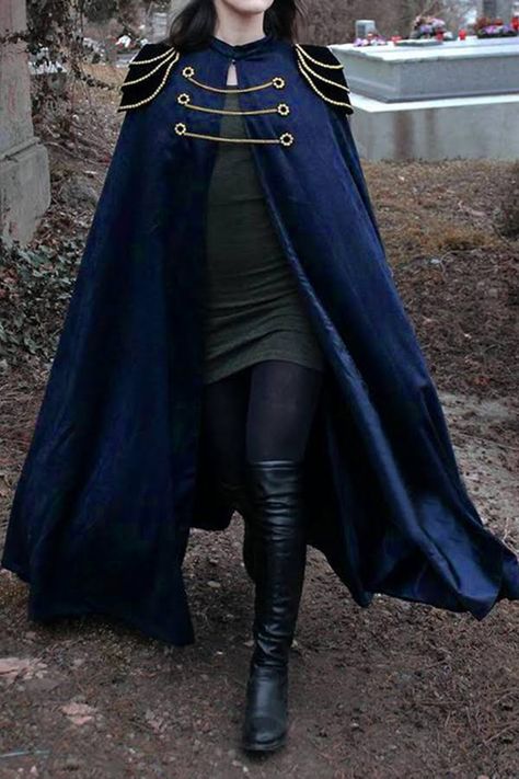 Black Cloak, Witch Cosplay, Fest Outfits, Capes For Women, Medieval Clothing, Fantasy Dress, Moda Vintage, Fantasy Clothing, Fantasy Fashion