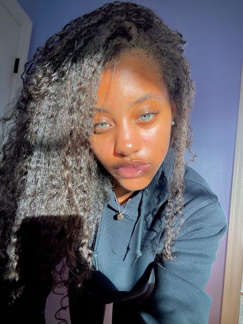 Blue Eyes Tan Skin Aesthetic, Blue Eyes Black Women, Dark Skin Light Eyes, Icy Blue Eyes, Grey Eyes On Black Women, Black Person With Blue Eyes, Dark Skin With Green Eyes, Blue Contacts On Black Women, Black People With Blue Eyes