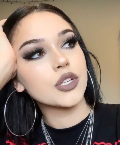 Large Hoop Earrings Outfit, 1970s Makeup, Hoop Earring Outfit, Maggie Lindemann, Make Up Inspo, Big Hoop Earrings, Dope Jewelry, Beautiful Lips, Large Hoop Earrings