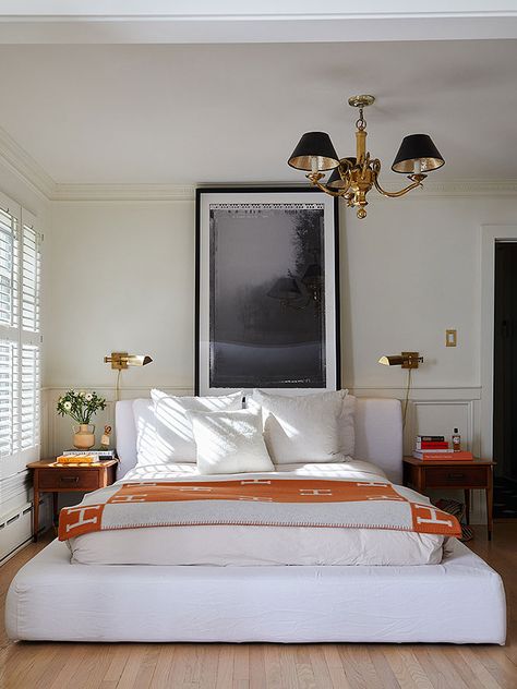 Picasso’s Blue Period Set the Palette in This Old Hollywood–Inspired Home Soho House Paris Bedroom, Picasso Art Bedroom, Cozy English Cottage, Picasso Blue Period, Low Platform Bed, Best Bedroom Paint Colors, Brown Bedroom, Bedroom Paint Colors, Bedroom Paint