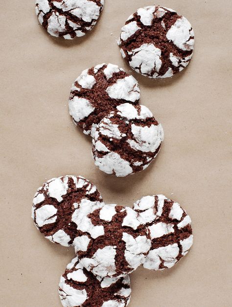 Brownie Mix Crinkle Cookies, Chocolate Crinkle Cookies Recipe, Brownie Mix Recipes, Cool Whip Cookies, Crackle Cookies, Brownie Mix Cookies, Cookie Dough Cake, Crinkle Cookies Recipe, Crazy Kitchen