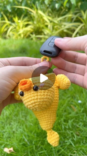 Key Sweater Crochet, Crochet Key Sweater Pattern, Key Covers Crochet, Crochet Key Applique, Crochet Duckling, Crochet Duckling Key Cover, Crochet Key Cover, Wool Ideas, Crochet Wool