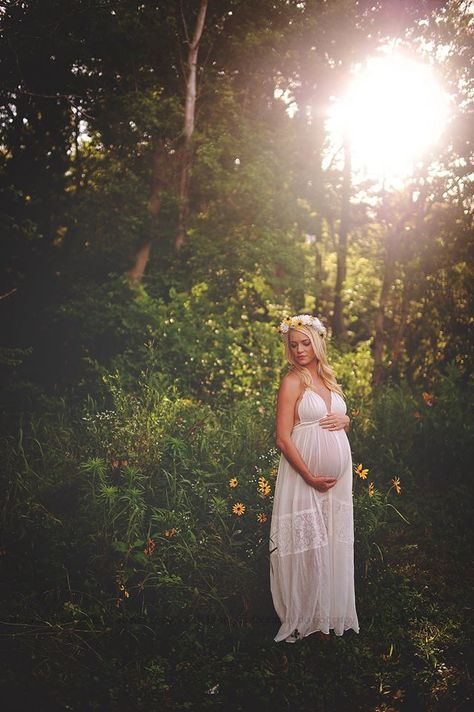 Maternity Photography Ideas, Maternity Photography Family, Maternity Photography Poses Outdoors, Shooting Couple, Maternity Photography Outdoors, Family Maternity Photos, Maternity Ideas, Maternity Photoshoot Poses, Maternity Inspiration