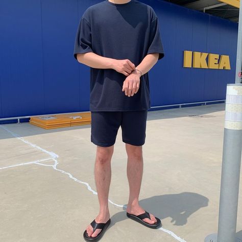 Outfit Santai Pria, Ootd Boy, Baseball Jacket Outfit, Korean Ootd, Beach Outfit Men, Mens Shorts Outfits, Cute Couple Outfits, Mens Casual Dress Outfits, Mens Casual Dress