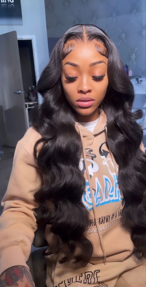 30 Inch Middle Part Buss Down Curly, Middle Part Wig With Layered Curls, Wig Hairstyles Ideas Black Women Middle Part, Middle Part Wig Black Women Curls, Middle Part Hairstyles Curls, Cute Body Wave Wig Hairstyles, Sew In Birthday Hairstyles, Straight Wig Curled, Hairstyles For Body Wave Wig