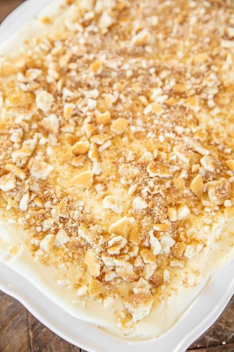 Banana Pudding Recipe With Sour Cream, Sour Cream Banana Pudding, Cool Whip Banana Pudding, Sour Milk Recipes, Easy Banana Pudding Recipe, Banana Pudding Pies, Magnolia Bakery Banana Pudding, Banana Pudding Desserts, Easy Banana Pudding