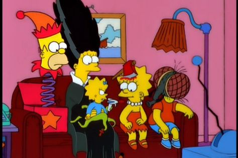 Halloween? More like HallowTVeen.....get it? Family Couch, Simpsons Halloween, The Simpsons Family, Simpsons Treehouse Of Horror, Best Halloween Costumes Ever, Halloween Episodes, Simpsons Art, The Simpson, Dysfunctional Family