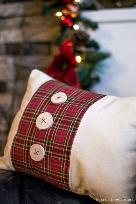 Almofadas Tartan Christmas Pillows, Diy Christmas Pillows No Sew, Pillow Wraps Ideas, Christmas Pillow Ideas, Tartan Crafts, Pillow Wraps, Decorating Pillows, Tartan Plaid Pillows, Christmas Pillows Diy