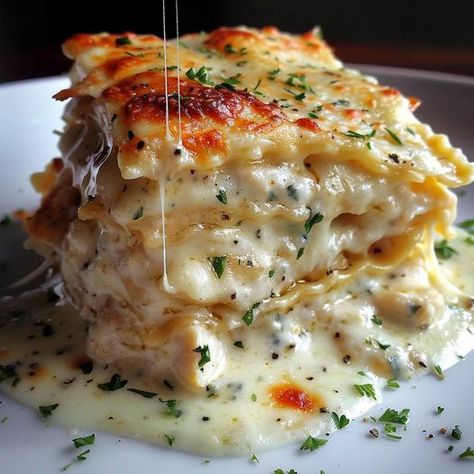 Rotisserie Chicken Lasagna, Cheesy Chicken Lasagna, Grandmothers Recipes, Gnocchi Sauce, Creamy Cheesy Chicken, Grandma Cooking, Lasagne Recipes, Lasagna Noodles, Chicken Lasagna