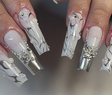 Silver Nail Designs, Punk Nails, Silver Nail, Goth Nails, Grunge Nails, Y2k Nails, Dope Nail Designs, Soft Nails, Unique Acrylic Nails