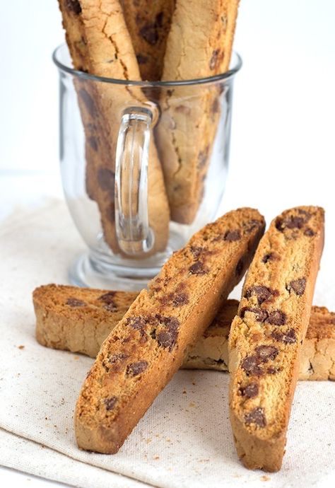 Chocolate Chip Biscotti Chocolate Chip Biscotti Recipe, Chocolate Chip Biscotti, Favorite Christmas Desserts, Homemade Peanut Butter Cookies, Coconut Chocolate Bars, Sweet Appetizer, Biscotti Cookies, Peanut Butter Chocolate Chip Cookies, Biscotti Recipe