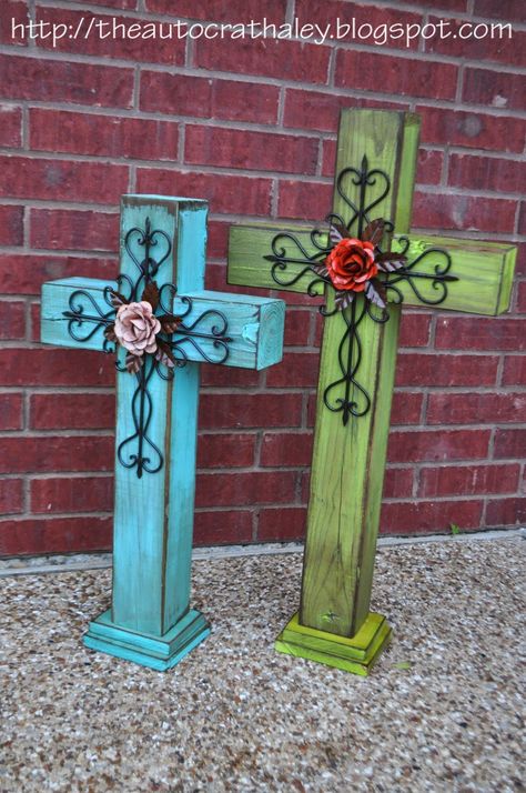 Wood Cross Ornaments Diy, 4 X 4 Post Projects Outside, Memorial Crosses Wooden Diy Roadside, Road Side Memorial Crosses Diy, 4x4 Post Ideas, 4x4 Wood Crafts Diy Projects, Wooden Crosses Diy For Grave Site, Wall Of Crosses Ideas, 4 X 4 Post Projects