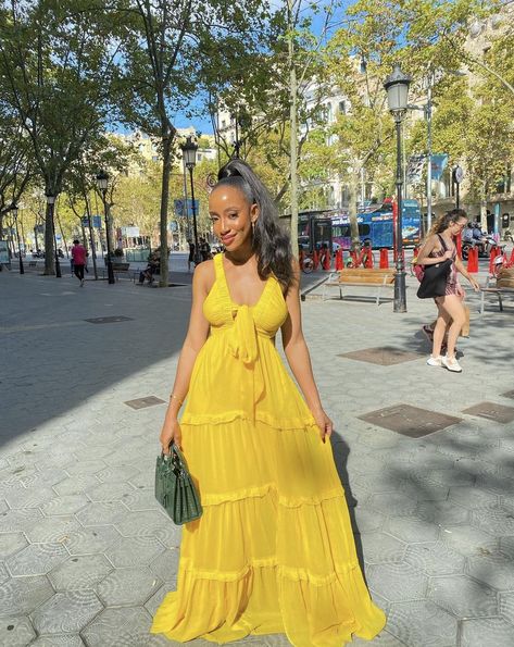 Yellow Summer Outfits Black Woman, Brunch Outfit Black Woman Spring, Colorful Vacation Outfits, Modest Vacation Outfits, Yellow Floor, Holiday Fits, Effortlessly Chic Outfits, Summer Outfit Ideas, Classy Casual Outfits