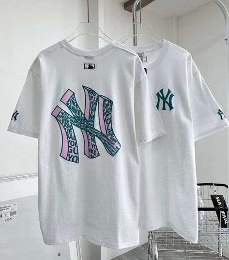 New York Yankees, Tshirt Print, Tee Shirt, Cotton Tshirt, Casual Outfits, Tee Shirts, New York, Crop Tops, Mens Outfits