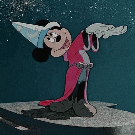 Sorcerer Mickey Aesthetic, Mickey Mouse Aesthetic Pfp, Fantasia Mickey Tattoo, Mickey Mouse Widget, Mickey Mouse Icons Aesthetic, Vintage Mickey Mouse Aesthetic, Dark Disney Aesthetic, Mickey Mouse Pfp, Yuu Twst