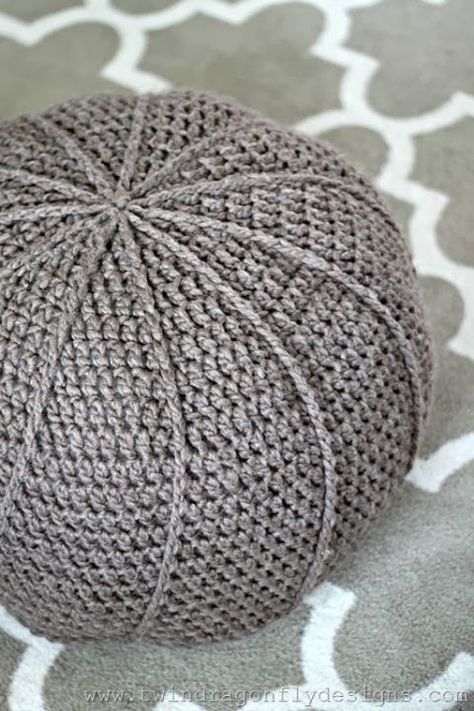 26 Free Crochet Decor Patterns - Jump on the crochet trend and make some of these fabulous crochet projects for your home. Crochet Floor Pouf, Crochet Pouf Pattern, Crochet Pouf, Ball Of Yarn, Floor Pouf, Ideas Hogar, Dragonflies Design, Crochet Cushions, Bee Crafts