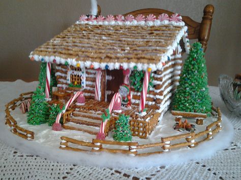 My Log Cabin Gingerbread House - 2013 Log Cabin Gingerbread House, Cabin Gingerbread House, Graham Cracker House, Graham Cracker Gingerbread House, Homemade Gingerbread House, Rodjendanske Torte, Cool Gingerbread Houses, Gingerbread House Recipe, Gingerbread House Parties