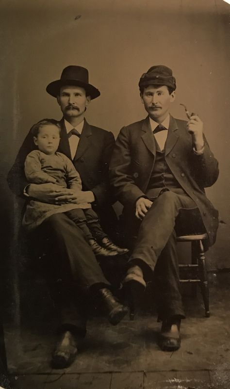 Earp Brothers, Virgil Earp, Ok Corral, Old West Outlaws, Wild West Outlaws, Old West Photos, Real Cowboys, Wyatt Earp, Doc Holliday