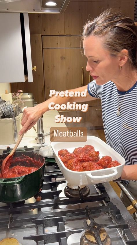 There are so many ways you can add your own spin to classic spaghetti and meatballs. And Jennifer Garner, who hosts her Pretend Cooking Show over on her Instagram, has actually put her own spin on Ina Garten’s spin, and the result is a picky eater-approved meatball recipe that both you and your kids will […] Ina Garten Meatballs, Making Meatballs, Egg Sausage, How To Make Meatballs, Ina Garten Recipes, Clean Eating Recipes Lunch, Barefoot Contessa, Spaghetti And Meatballs, New Cookbooks