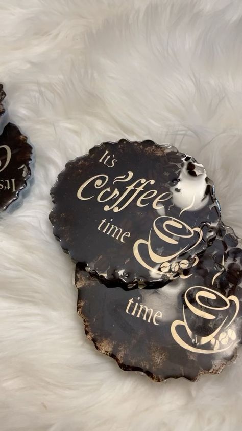 Resin Coffee Bean Coasters, Epoxy Resin Coaster Ideas, Diy Resin Wall Art, Diy Resin Mold, Epoxy Projects, First Communion Decorations, Communion Decorations, Diy Resin Projects, Resin Wall Art