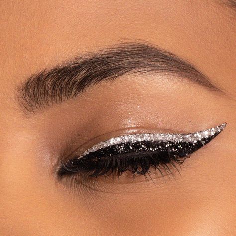 Metallic Photoshoot, Silver Eyeliner, Eyes Nails, Wing Liner, Silver Outfits, Cheat Code, Buy Makeup, Cosmetics Products, Eyeliner Styles