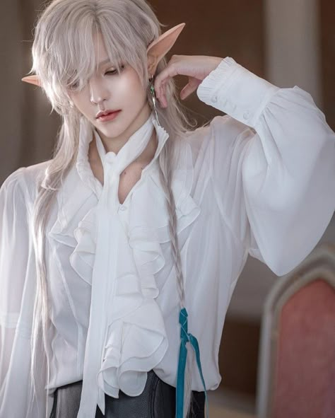 Ig Joseph Pose, Dnd Clothes, Uzzlang Boy, Sketchbook Spreads, Medium Long Haircuts, Long White Hair, Harajuku Fashion Street, Anatomy Poses, Men Photography