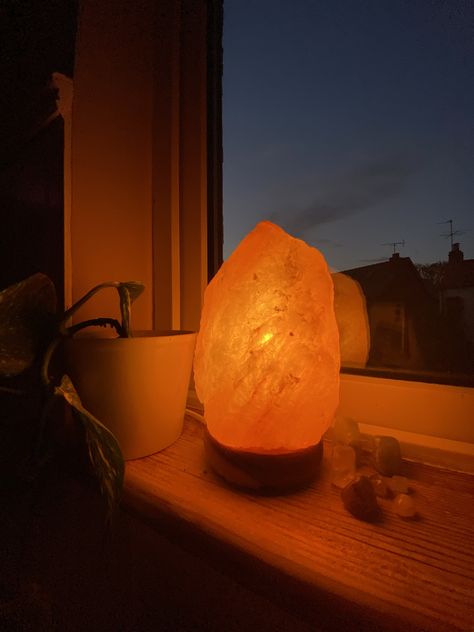 Himalayan Salt Lamps, Salt Lamp In Bedroom, Crystal Lamp Aesthetic, Rock Salt Lamp Aesthetic, Salt Lamps Aesthetic, Salt Lamp Room Aesthetic, Salt Rock Lamp Aesthetic, Aesthetic Lamp Night, Himalayan Salt Lamp Aesthetic