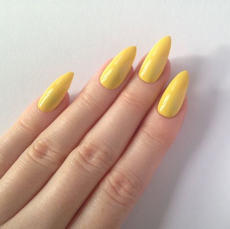 ~αи∂ ι мιѕѕ уσυ мσяє тнαи αиутнιng ιи тнιѕ ωσяℓ∂~ Pastel Yellow Nails, Yellow Nail Art, Yellow Nail, Pointy Nails, Nails Yellow, Yellow Nails, Yellow Aesthetic, Pastel Yellow, Manicure E Pedicure