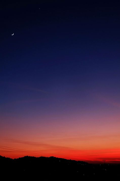 Moon At Sunset, Sunset Moon Aesthetic, Moon Sunset, Soyut Sanat Tabloları, Sky Pictures, Sunset View, Sunset Wallpaper, Pretty Sky, Beautiful Nature Wallpaper